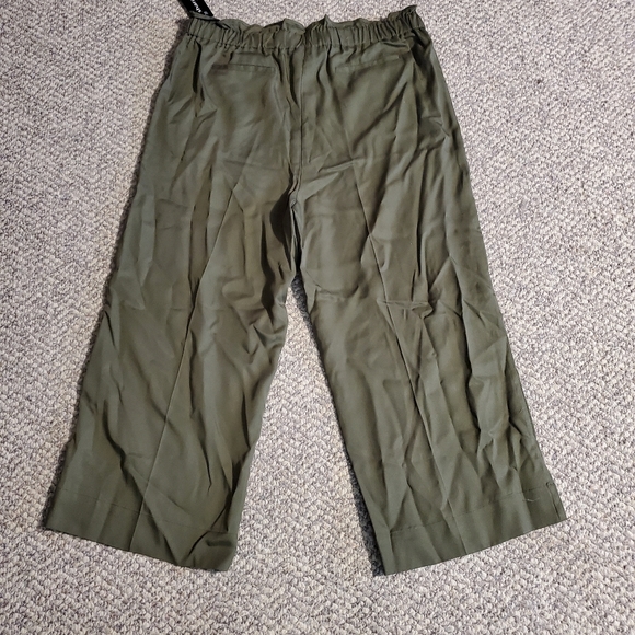 SHARAGANO PANTS. ARMY GREEN. SIZE LARGE. - Picture 2 of 3